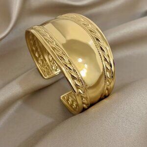 Luxury Elegant Twisted Wide Curved Stainless Steel Open Bracelet Bangle